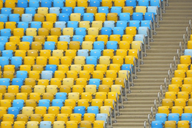 更是对足球 更是对足球